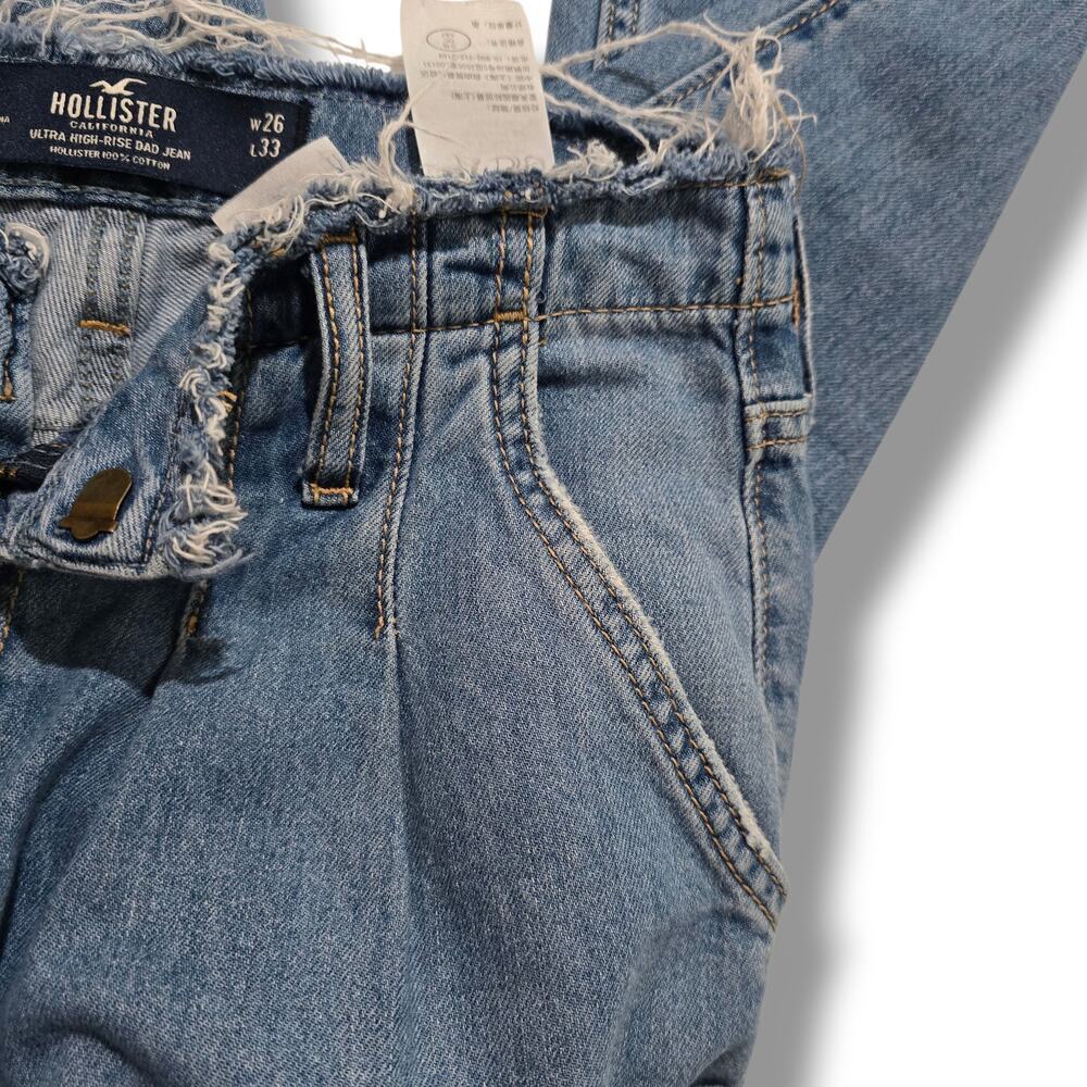 Hollister Women’s Ultra High-Rise Dad Jeans Raw Hem Light Wash - Picture 5 of 10